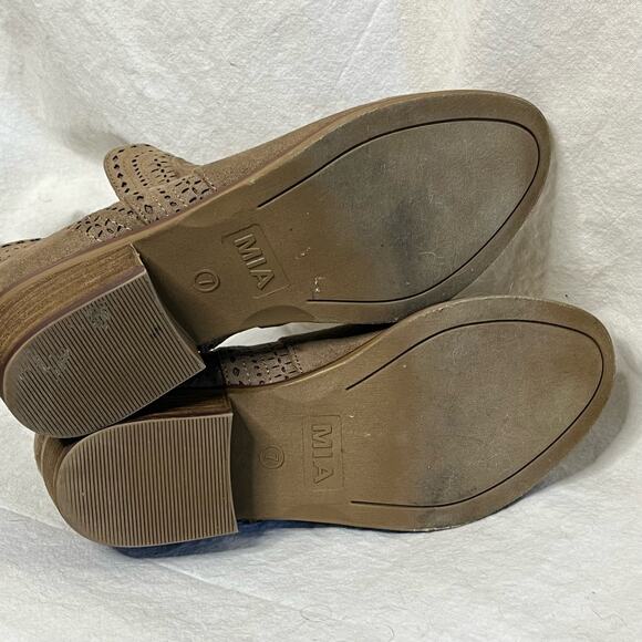 MIA Jayden‎ Pull On Bootie Ankle Boot Taupe Brown Size 7 Country Western Heel - Picture 9 of 10